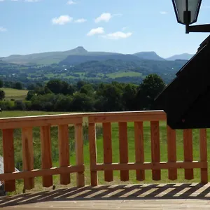 https://au-belvedere-de-choriol.hotels-rhonealpes.com
